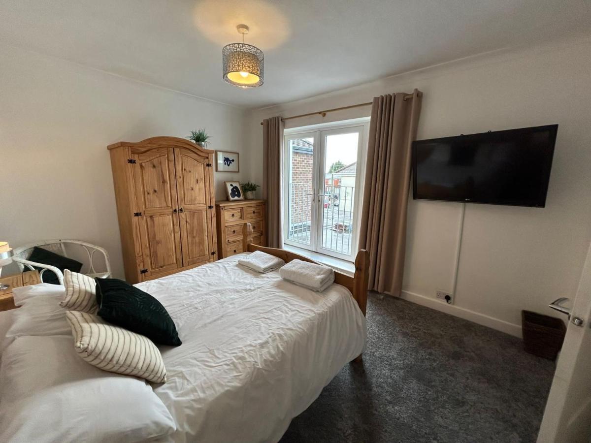 Light And Spacious Highcross Apartment Poulton-le-Fylde Kültér fotó