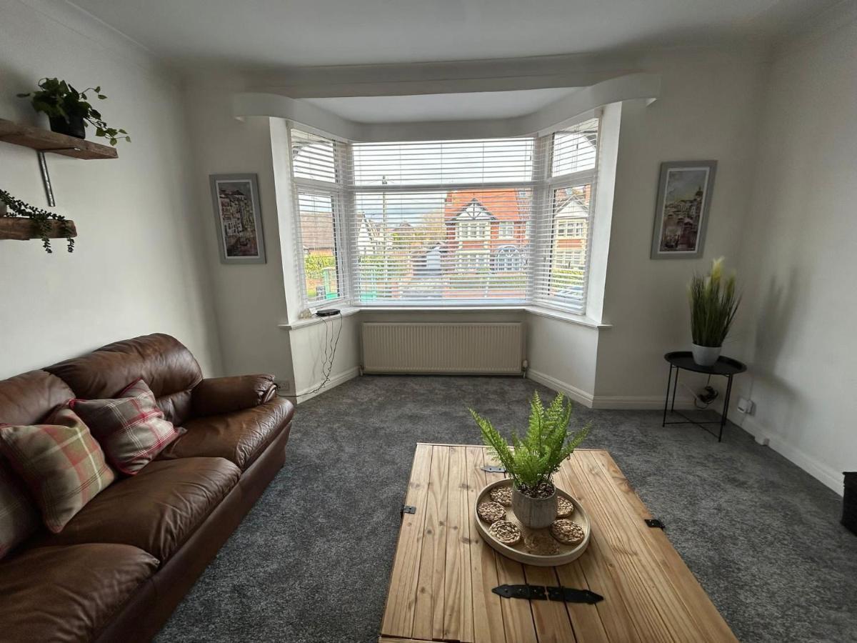 Light And Spacious Highcross Apartment Poulton-le-Fylde Kültér fotó